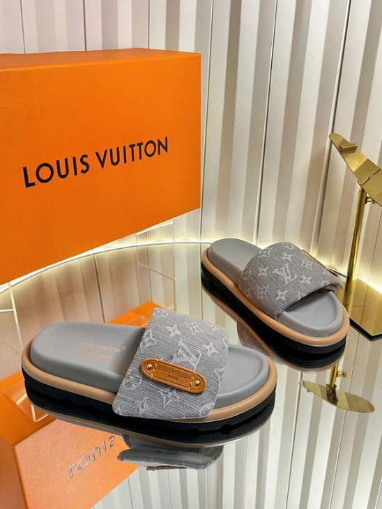 Picture of Louis Vuitton Slippers _SKULVsz35-41mnq1206500